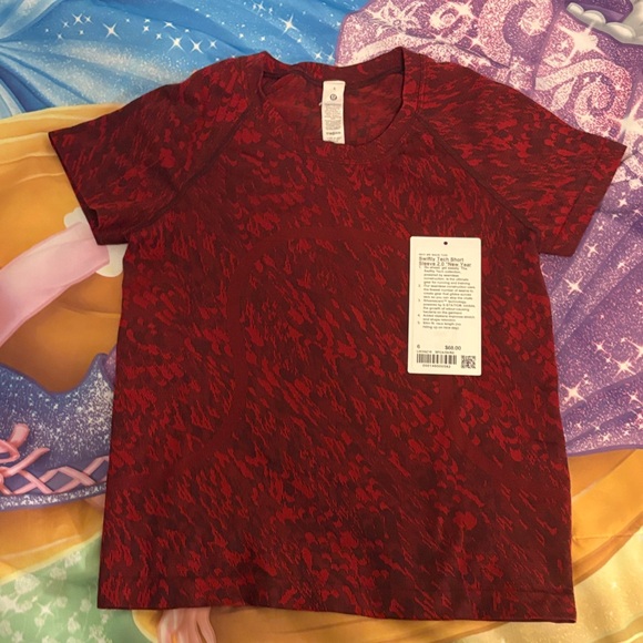 lululemon athletica Red Short Sleeve Tee - Picture 1 of 4